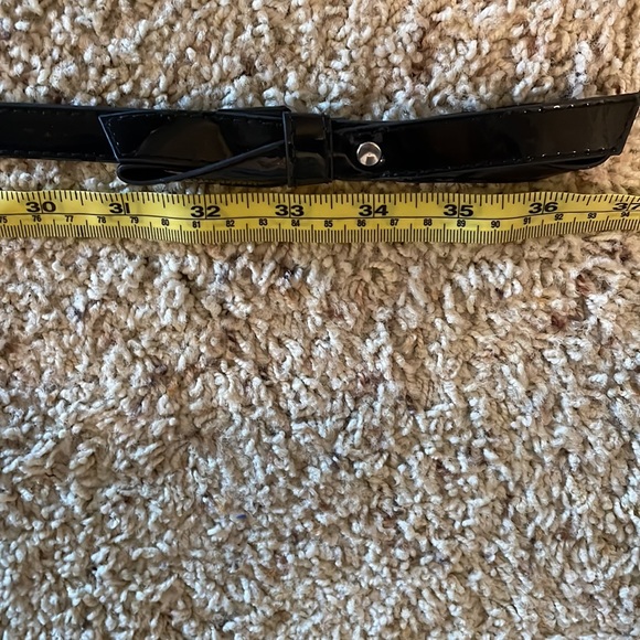 BeBe Small Silk Shirt w faux patent leather belt New Condition - Picture 6 of 7